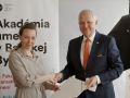 Podpis memoranda so spolocnostou M R Stefanika.1 7